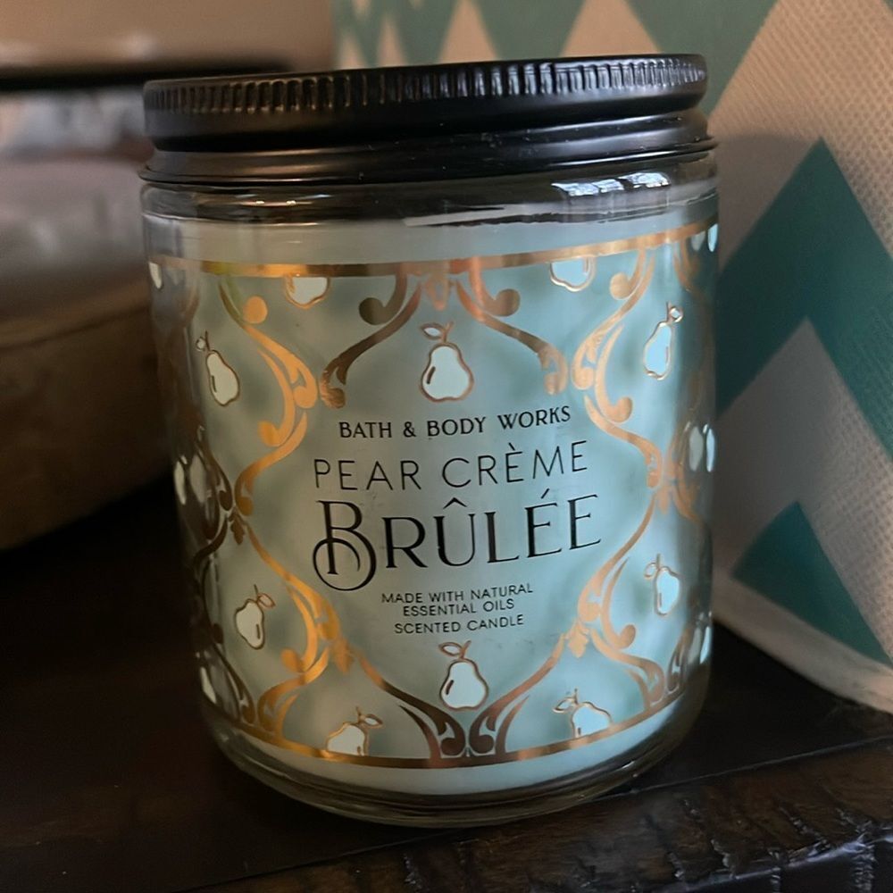 Bath & Body Works Pear 🍐 Crème Brûlée Candle